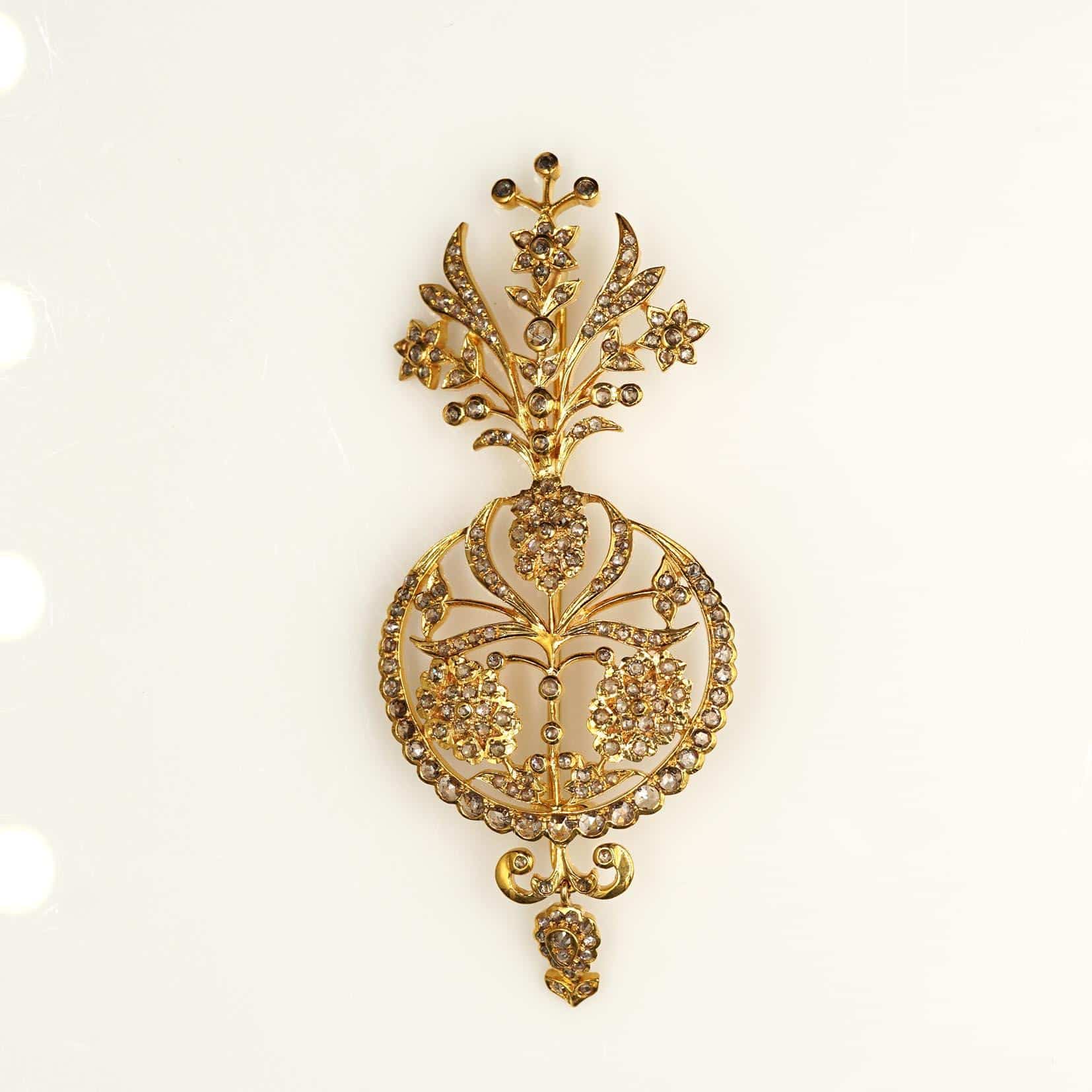 Brooch Jewelry Gold with design of a detailed crown, Buy now!