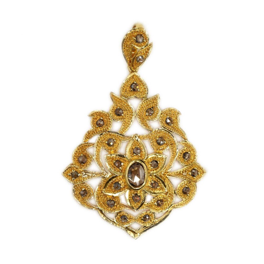 Traditional style 9k yellow gold brooch