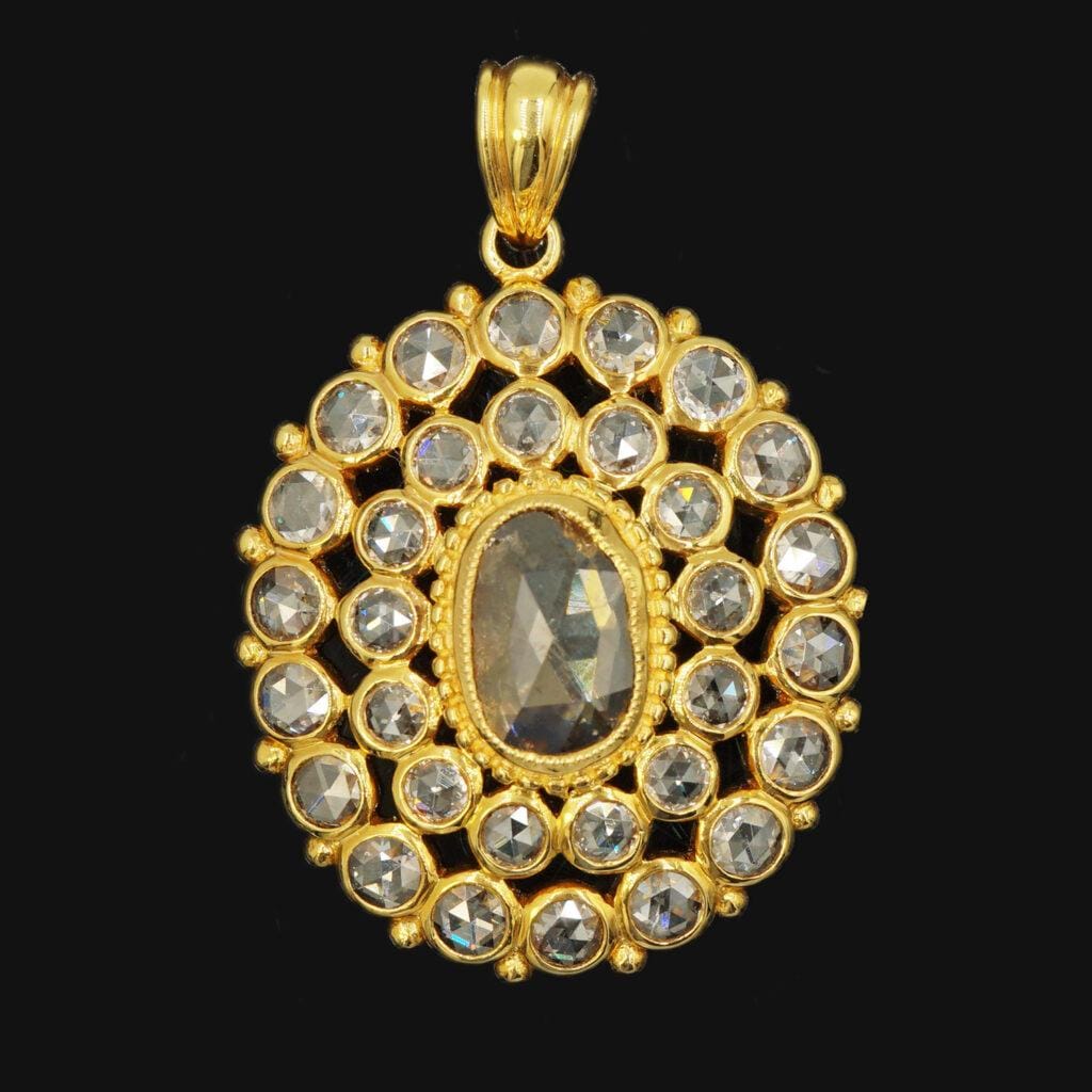 Gold Pendant with beauty of fine art, Buy now with Best Deal!