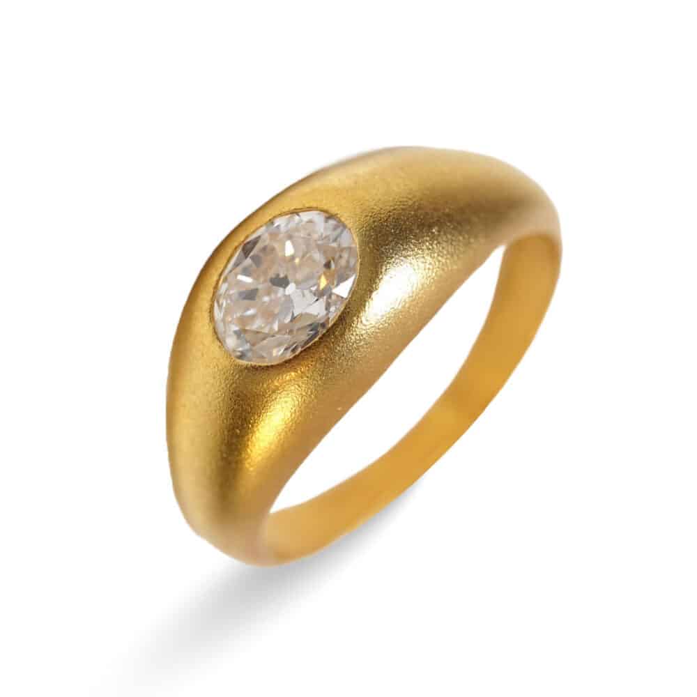 White Cushion cut diamonds 18k yellow gold ring
